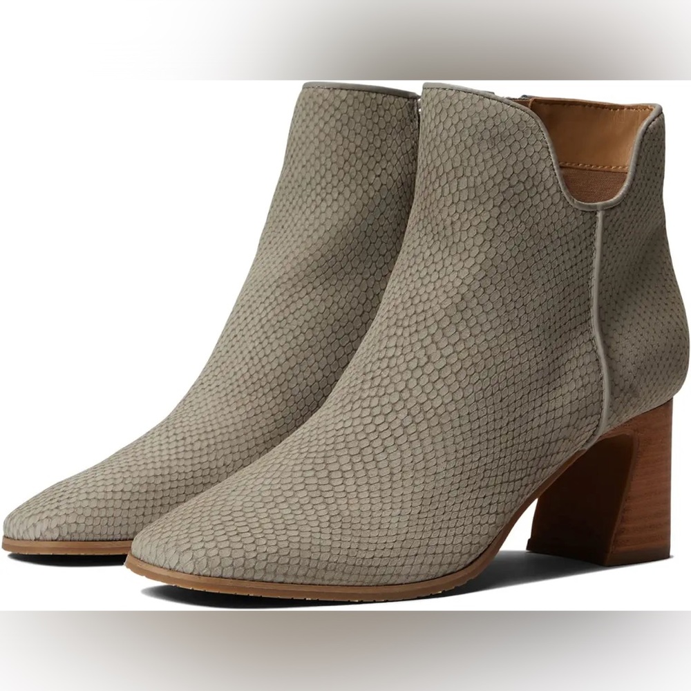 NWOT NYDY Cassey Booties in Feather Color Size 8